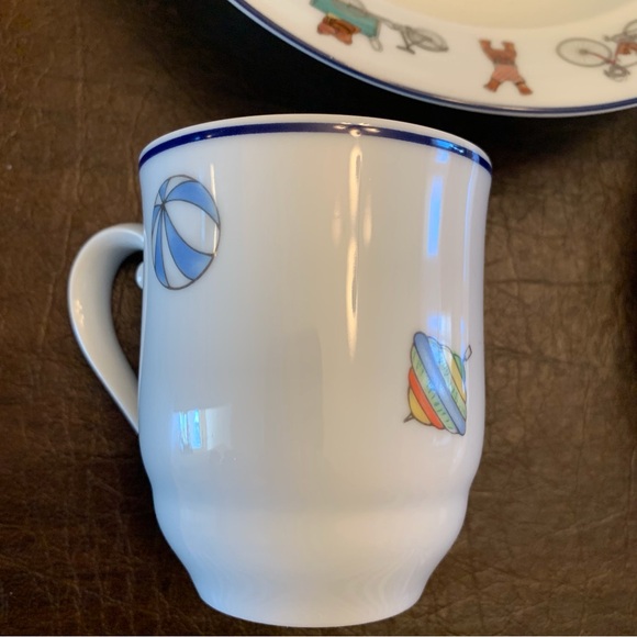 Charming Children's Dinnerware Set with Bear Design - Picture 5 of 6